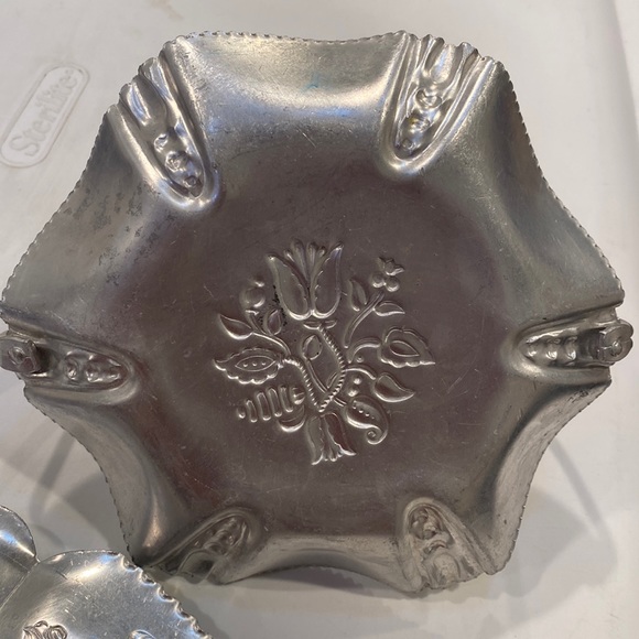 Mid Century 50’s Lazy Susan aluminum tray & a basket hand forged floral vintage - Picture 15 of 16
